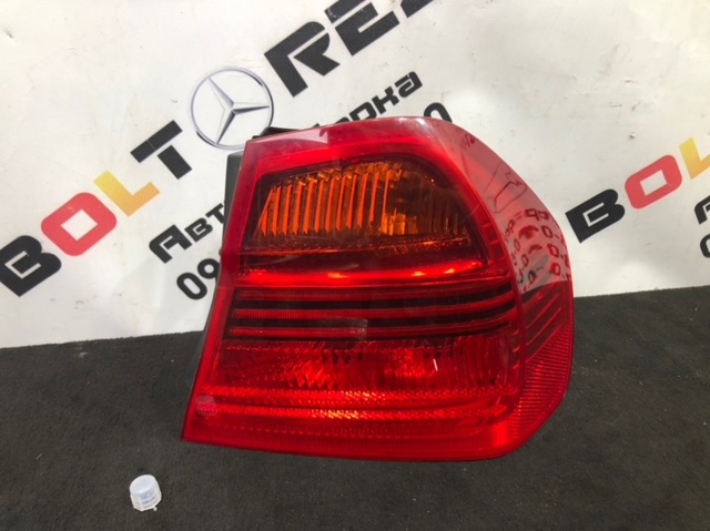 Задний правый внешний фонарь 6937458 BMW