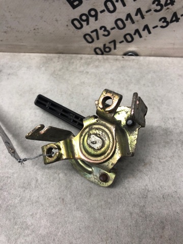 Актуатор замка задней двери 6969060030 TOYOTA