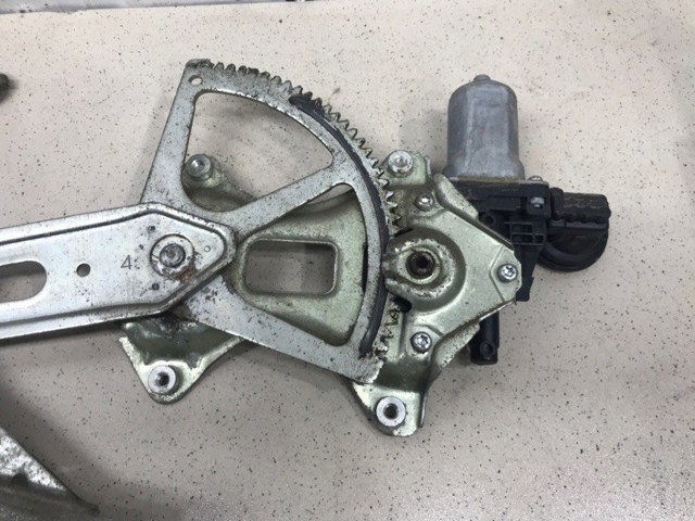 Механизм стеклоподъемника двери передней, правой 6980130260 TOYOTA