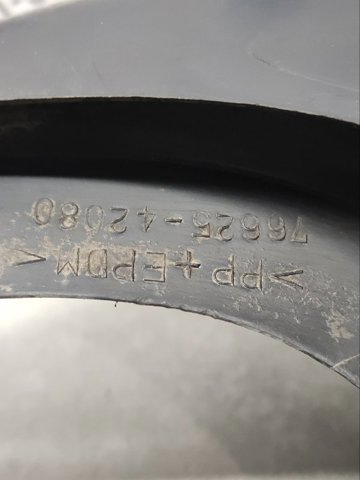 TOYOTA 7662542080 Брызговик задний правый в наличии Украина