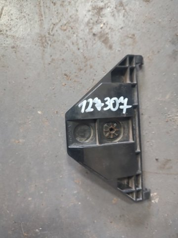 Кронштейн накладки багажной двери (ляды) 7682842010 TOYOTA