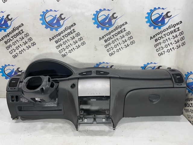 Передняя панель 7701208170 RENAULT
