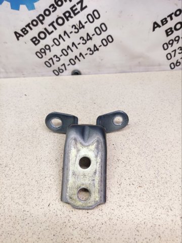 Петля водительской двери 793102B010 HYUNDAI