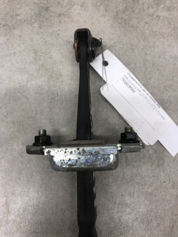 793802P000 Ограничитель открывания двери передний левый купить Украина
