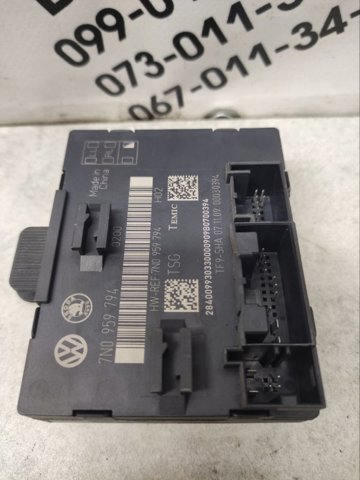 VAG 7N0959794 Блок комфорта задней двери в наличии Киев