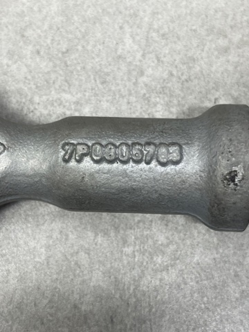 7P0805783 VAG Крюк буксировочный купить в Николаев