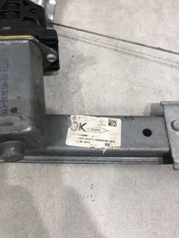 807209299R RENAULT Стеклоподъемник передней правой двери купить в Кривой Рог