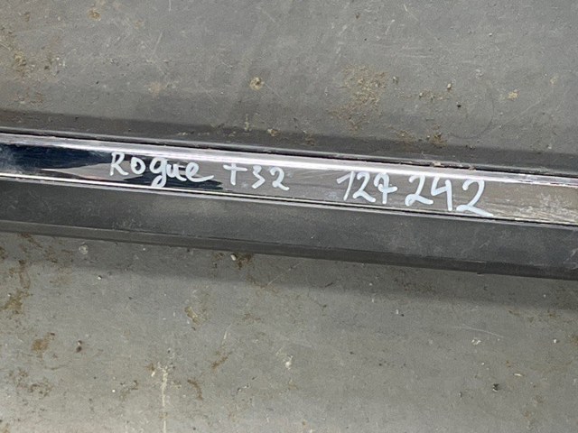NISSAN 808766FR0A Молдинг двери передней правой нижний в наличии Каменское