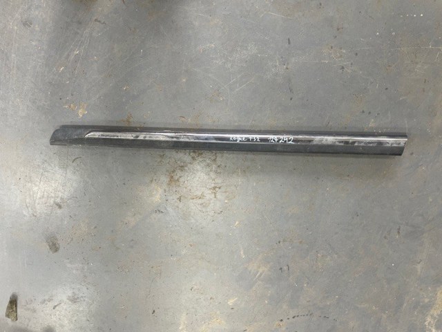 Молдинг двери передней правой нижний 808766FR0A NISSAN
