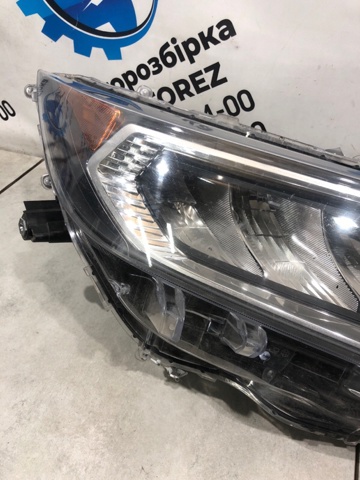 811100R140 TOYOTA Правая фара купить в Хмельницкий
