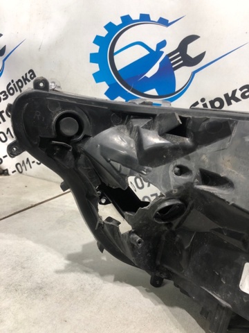 TOYOTA 811100R140 Фара правая в наличии Тернополь