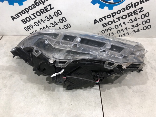 TOYOTA 811100R140 Фара правая в наличии Украина