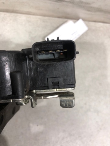 HYUNDAI 812302L000 Замок багажника в наличии Ужгород