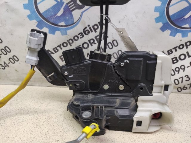 813102T070 HYUNDAI Замок водительской двери купить в Львов