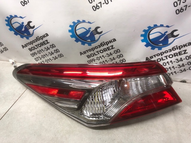 Задняя левая внешняя фара 8156133660 TOYOTA