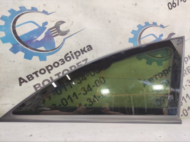 Стекло кузова/багажного отсека, правое 8200000428 RENAULT