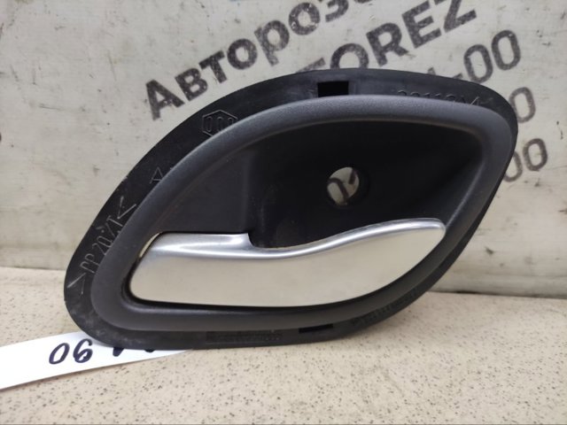 Дверная ручка внутренняя левая передняя/задняя 8200000723 RENAULT
