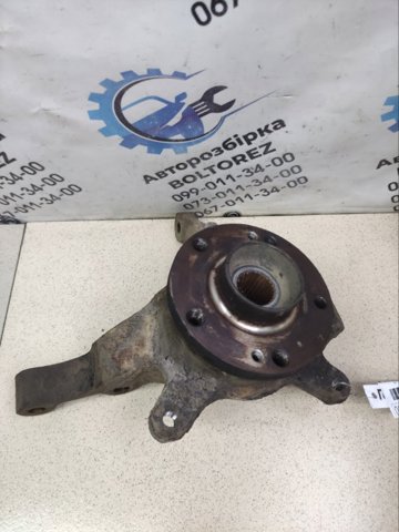 Кулак поворотный передний левый 8200320888 RENAULT