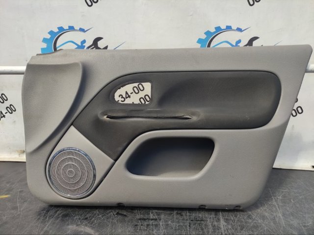 Дверная карта передняя правая 8200751982 RENAULT
