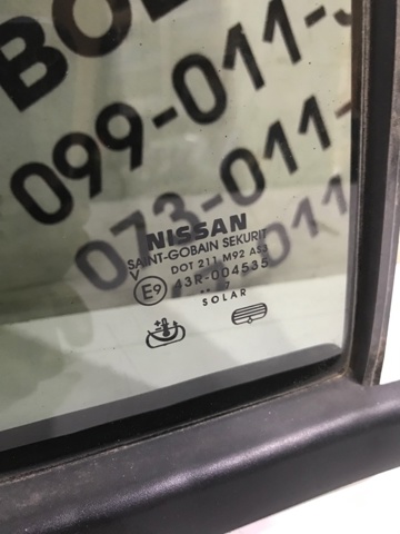 NISSAN 82262EB33A Стекло-форточка двери задней правой в наличии Николаев