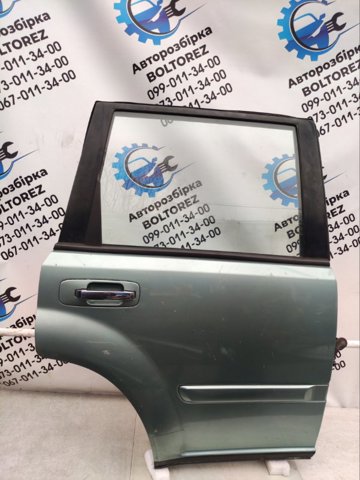 Стекло задней двери, правой 823008H500 NISSAN