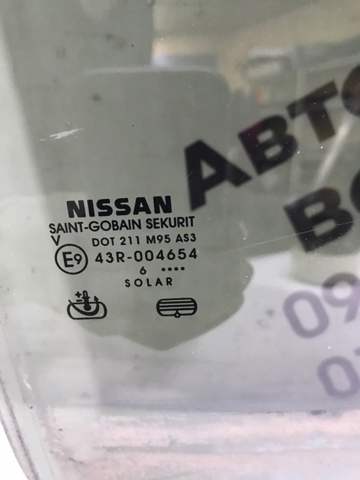 NISSAN 82300EB33A Стекло двери задней правой в наличии Черкассы