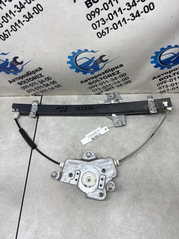 Стеклоподъемник передней правой двери 8240207011 HYUNDAI