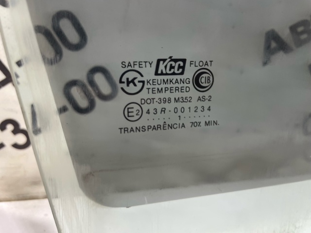 HYUNDAI 8242126000 Стекло двери передней правой в наличии Полтава