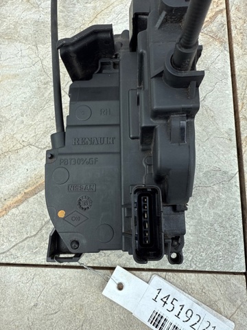 825029240R RENAULT Замок двери задней правой купить в Ирпень