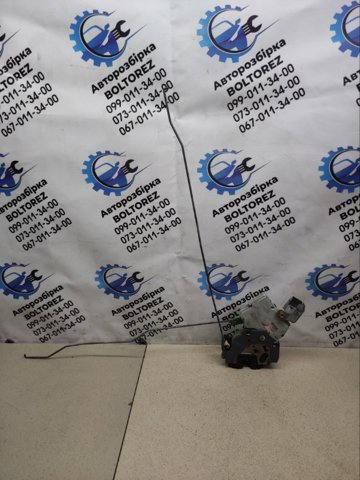Замок задней двери, левой 825033Y500 NISSAN
