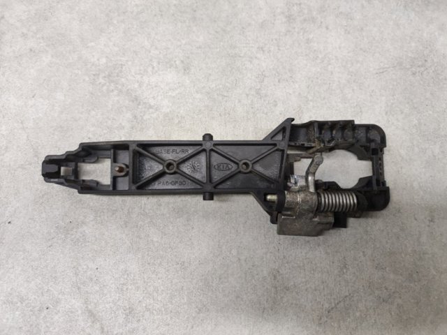 HYUNDAI 826551H000 Держатель наружной ручки двери левых дверей в наличии Черкассы