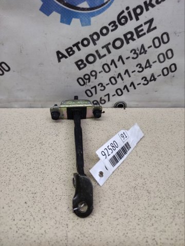 Ручка двери передней наружная правая 826611F010 HYUNDAI