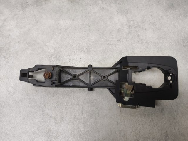 HYUNDAI 826651H000 Держатель наружной ручки двери правых дверей в наличии Черкассы