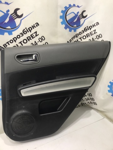 Обшивка правой задней двери 82900JH00A NISSAN