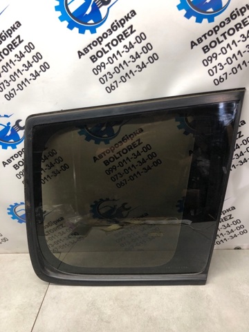 Стукло багажника, правое 833008H300 NISSAN