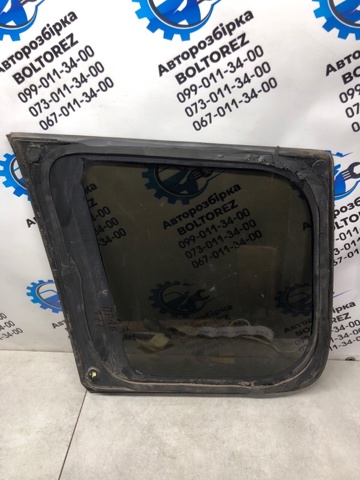 833008H300 NISSAN Стекло кузова (багажного отсека) правое купить в Николаев
