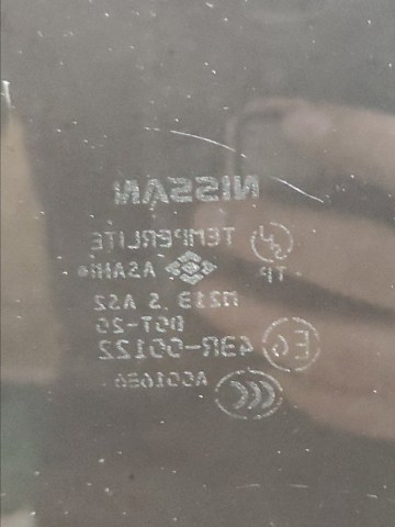 NISSAN 833008H301 Стекло кузова (багажного отсека) правое в наличии Кривой Рог