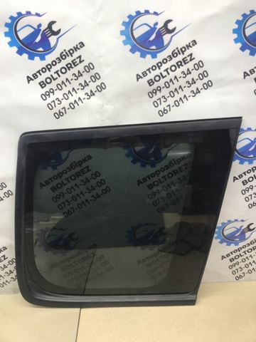 Стекло багажного отсека, правое 833008H501 NISSAN