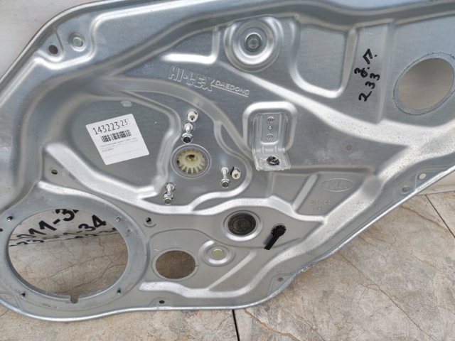 Механизм стеклоподъемника правой задней двери 834022P000 HYUNDAI