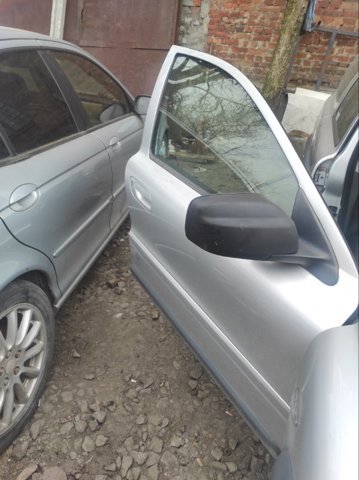 Пассажирская передняя дверь 8679659 VOLVO