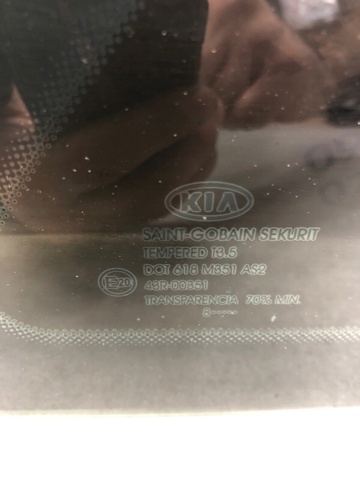 HYUNDAI 878401H100 Стекло кузова (багажного отсека) правое в наличии Житомир