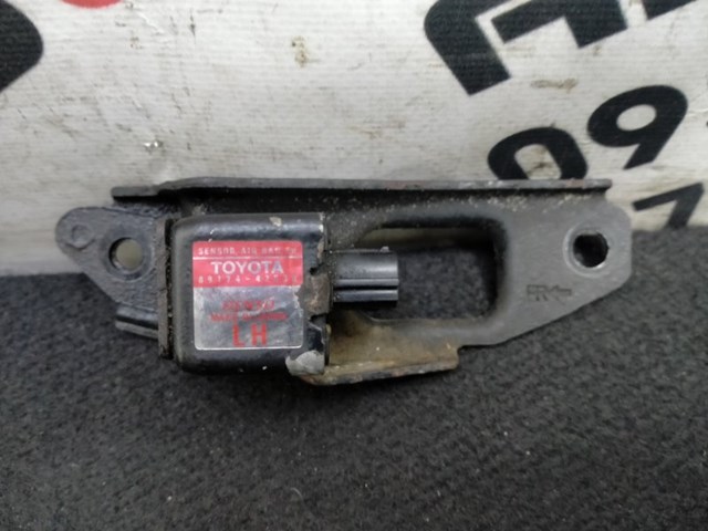 Датчик AIRBAG передний 8917442030 TOYOTA