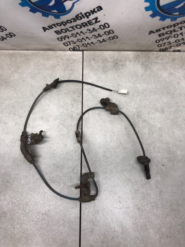 Датчик АБС (ABS) задний, правый 8954548070 TOYOTA
