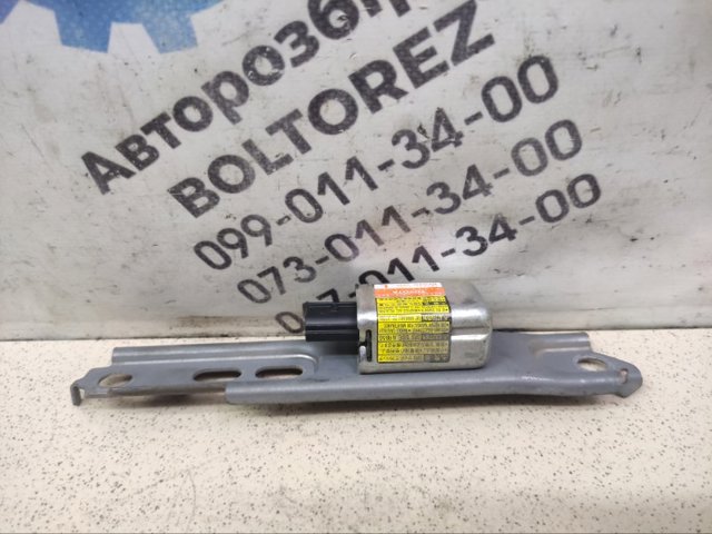Датчик Эйрбэг передний 8983048020 TOYOTA