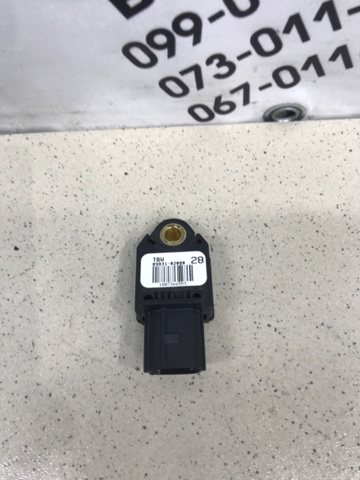 Датчик Эйрбэг передний 8983102080 TOYOTA