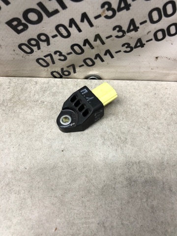 Датчик AIRBAG передний 8983160010 TOYOTA