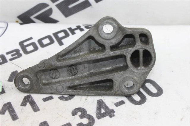VAG 8D0199343J Кронштейн подушки двигателя в наличии Житомир