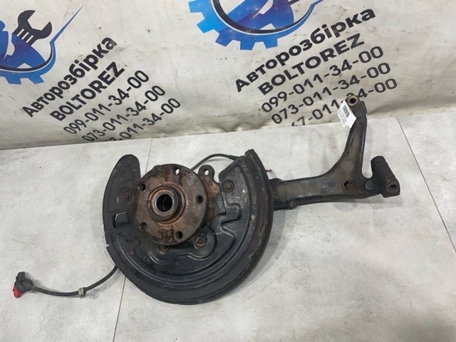 Цапфа поворотная правая 8D0407254B VAG