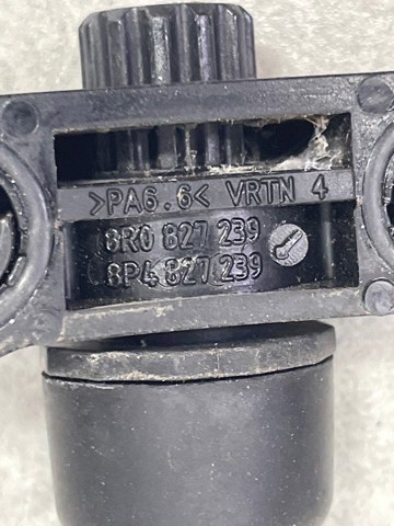 VAG 8R0827239 в наличии Ровно