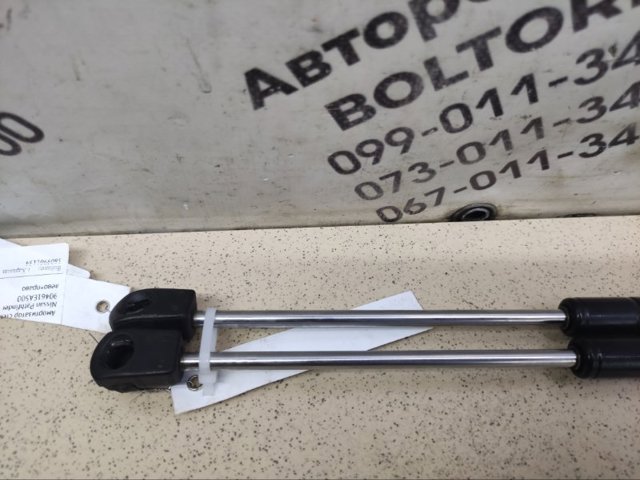 Амортизатор стекла задней, 3/5-й двери (ляды) 90461EA500 NISSAN